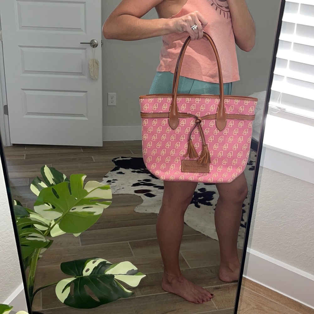 (very gently used) Authentic Dooney & Bourke bag - has registration #